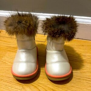Toddler winter boots with fur that feels so real!